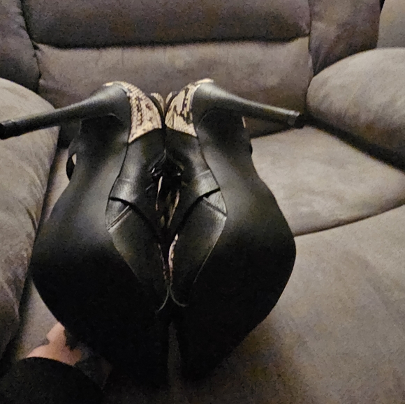 EVERYTHING MUST GO! NWOT / ShoeDazzle Sexy Tan & Black Snakeskin Booties / Sz 9 - Picture 8 of 10